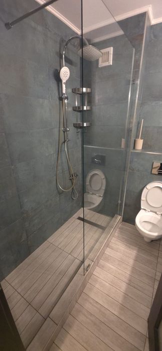 ÎnchirieInchiriez apartament zona BMW
Apartamentul este proaspăt zugrăvit, complet mobilat și