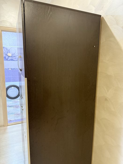 Шкаф черно-белый