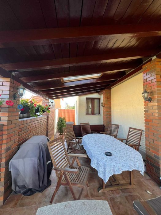 Casă D+P+M situată într-o zonă liniștită, la doar câțiva pași de centrul orașului!
