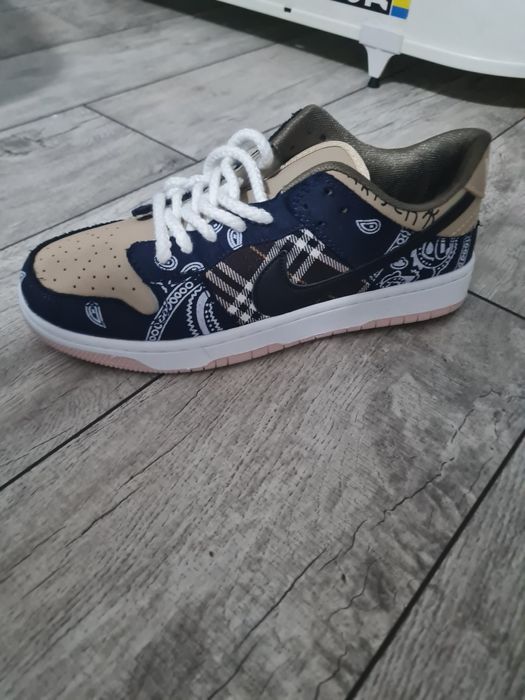 Продаются кроссовки