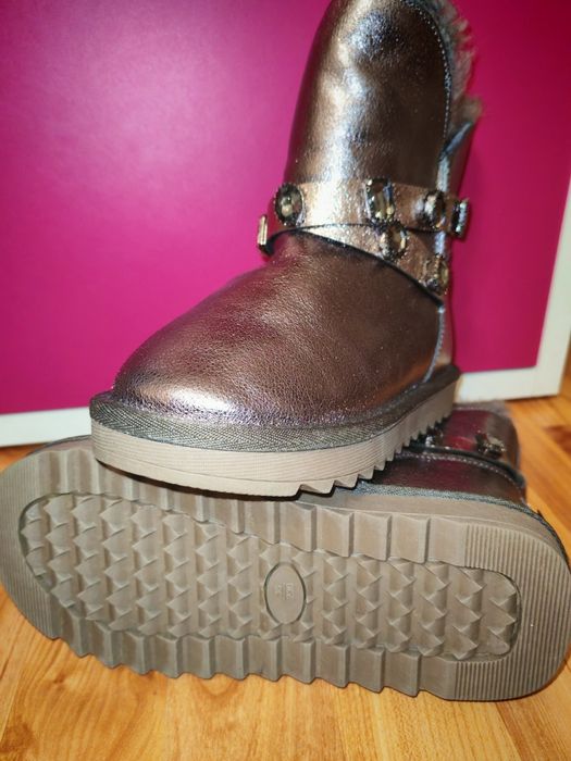 Cizme model UGG nr 36 din piele de culoare gri
