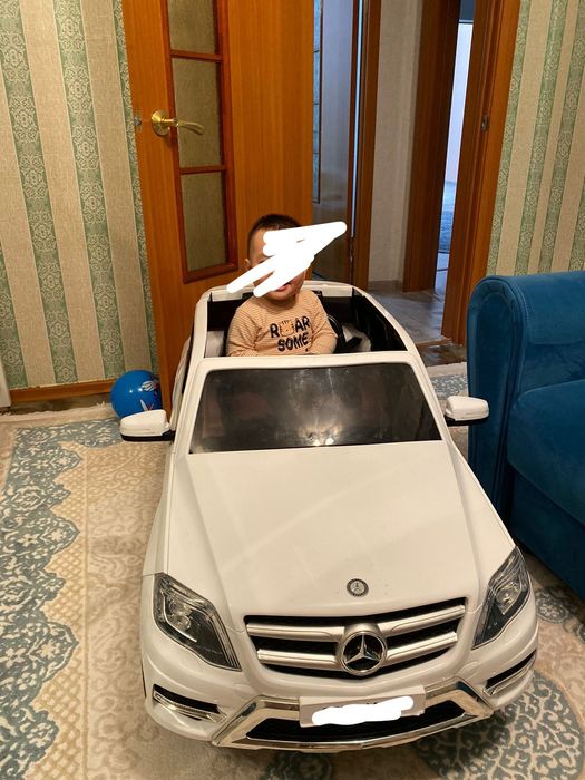 Детская машинка на пульту