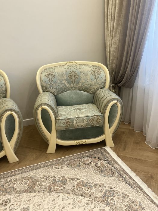 Продам Диван и два кресла