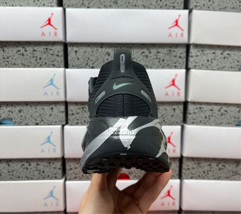 Nike vomero 18 black