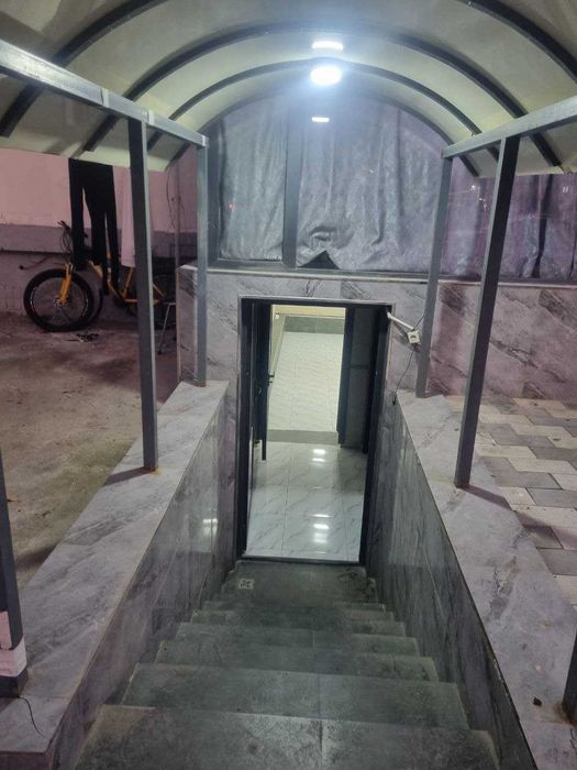 Arenda ofis,salon,sklad Yun 8 kv sokilniy etaj 60 m2 joy egasi Arenda