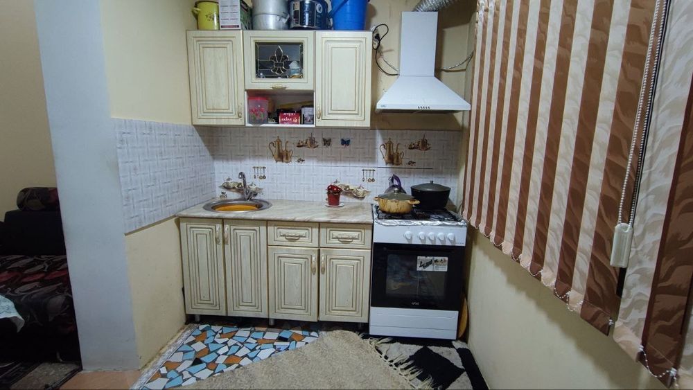 Bez makler Srochno 2 xonali Kvartira sotiladi.