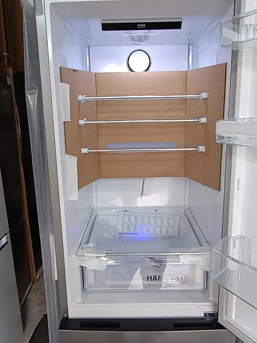 Нов Хладилник с фризер BEKO-БЕКО 186.5 см No Frost Harvest Fresh