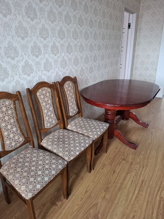 Стол со стульями