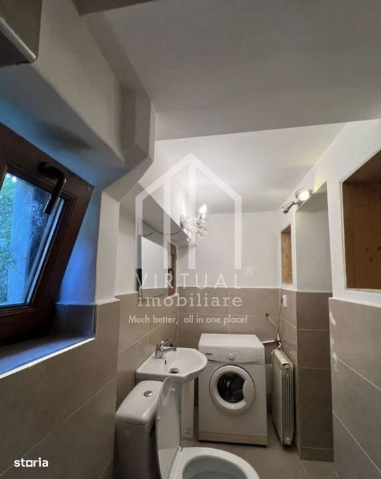 Casa formata din 2 apartamente, 2 garaje,  3 bai - zona Trei Stejari