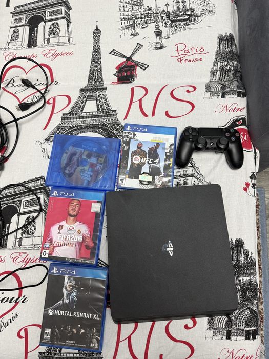 Срочно! Продам PS4 pro 1TB, в отличном состоянии.