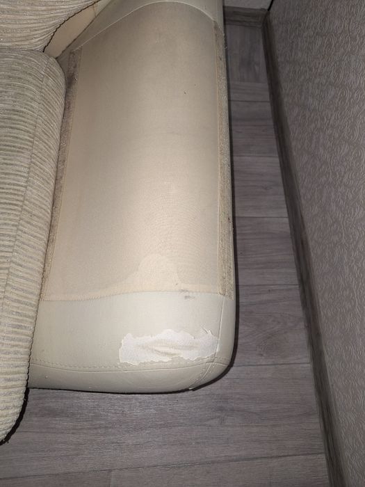 Продается угловой диван с креслом