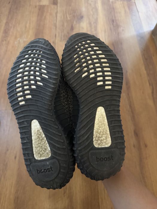 Продавам yeezy 350 black