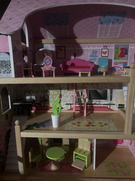 Продам домик деревянный для девочки