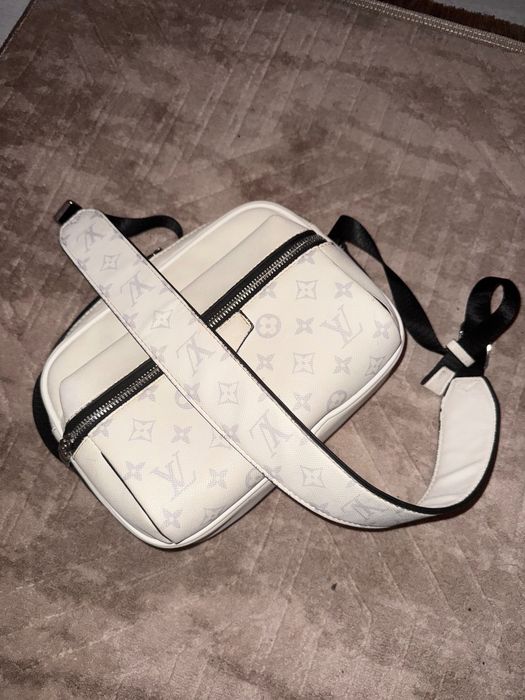 Borsetă Louis Vuitton