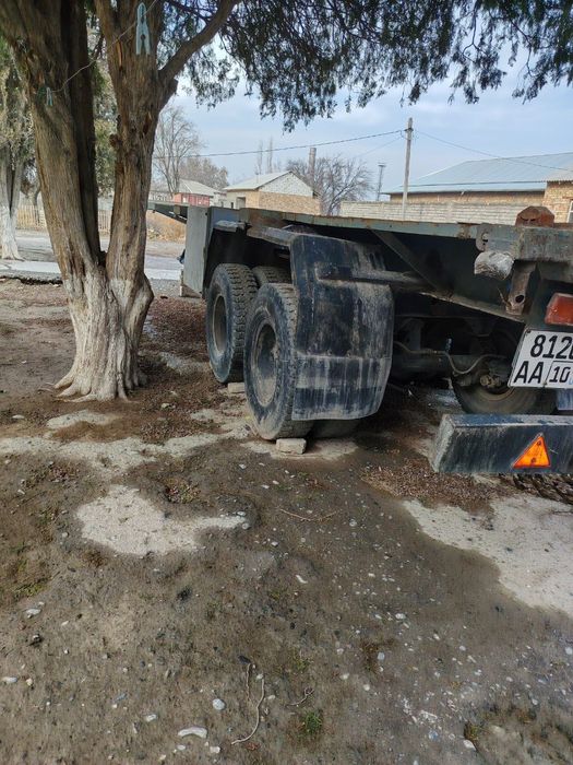 Контейнеровоз сотилади