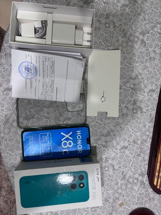 Продам HONOR x8c изумруд..