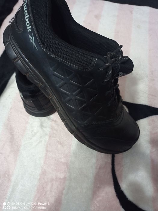 Reebok-работни обувки с бомбе 42 номер