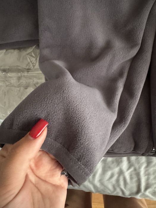 Продам два новых костюма на мальчика