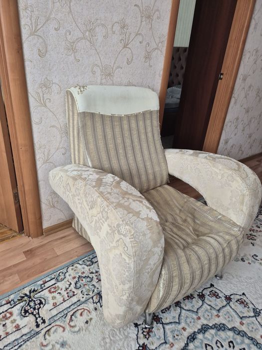 ДИВАН И КРЕСЛО бывшего использования