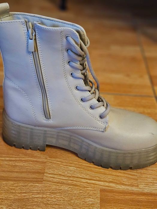 Ghete crem , cu platforma