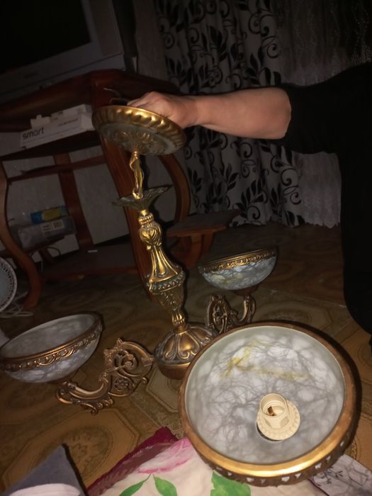 Люстра для зала и спальни