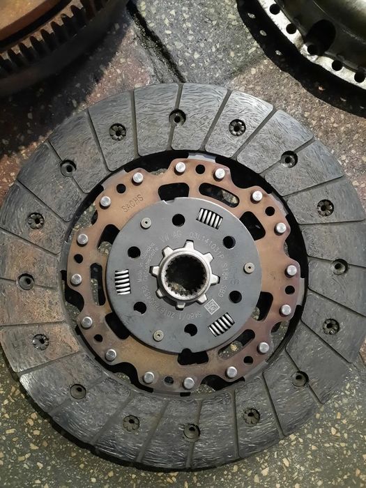 Kit ambreiaj volanta placa disc vw Passat b7 2.0tdi cff skoda octavia
