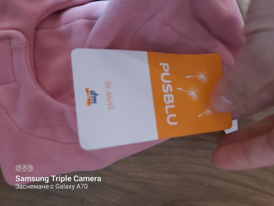 Розова шапка момиче