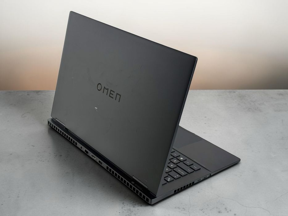 HP Omen 16" 165Hz Ryzen 7 7840HS 16RAM 1TB RTX 4070 8GB VRAM Перфектен! Гаранция!