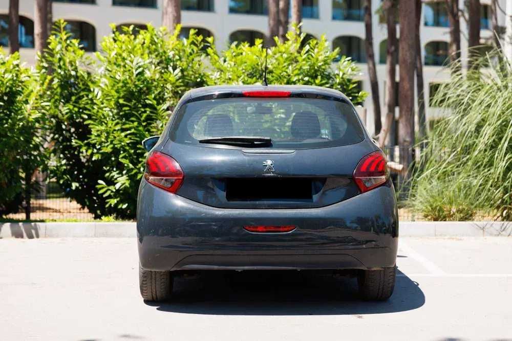 Peugeot 208 ръчна