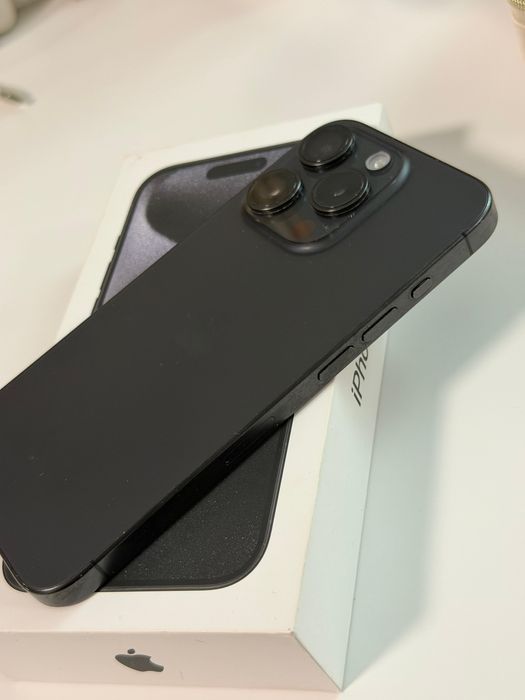 Vand Iphone 15 pro negru