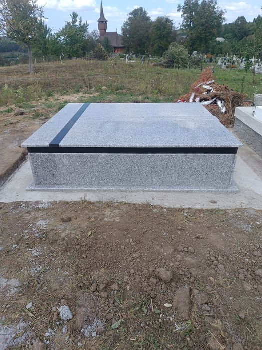 Morminte monumente funerare