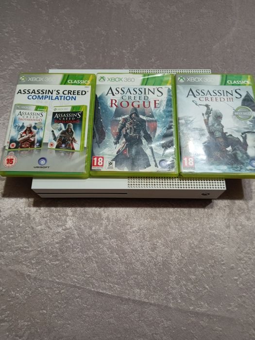Vând Xbox one S + jocuri