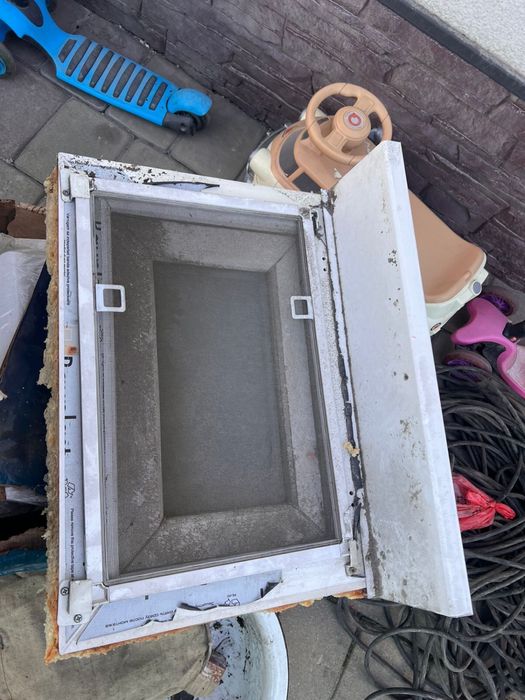 Продам двери окно кафель унитазы