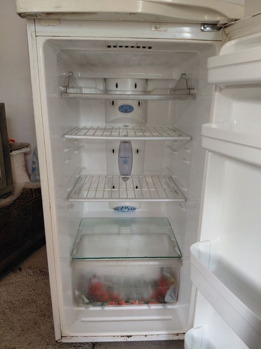 Холодильник LG, в рабочем состоянии