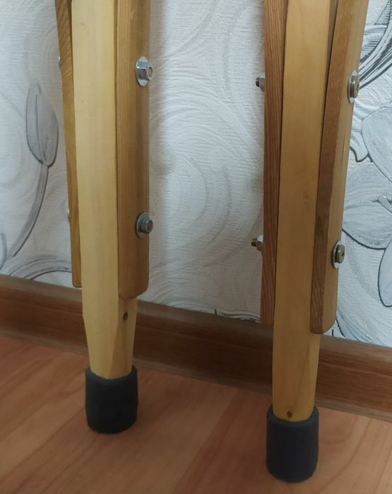 Доставка. Детские костыли деревянные