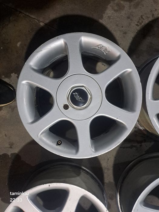 Продам диски стояли на Мерседесе 124  15 размер