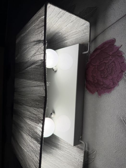 Vand set aplica tavan+ 2 aplice atasate deasupra noptierei