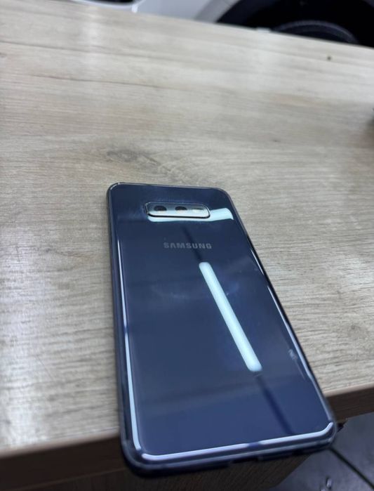 Samsung s10e       .