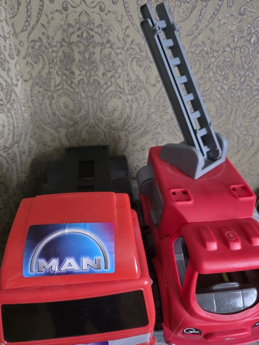 Набор детских игрушечных грузовиков