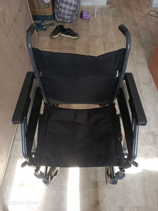 Инвалитски каляска сатылады