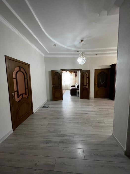 Продаётся большой кирпичный дом