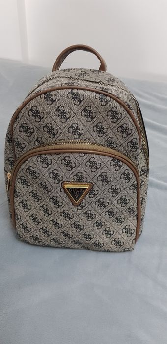 Vind rucsac damă Guess nou.