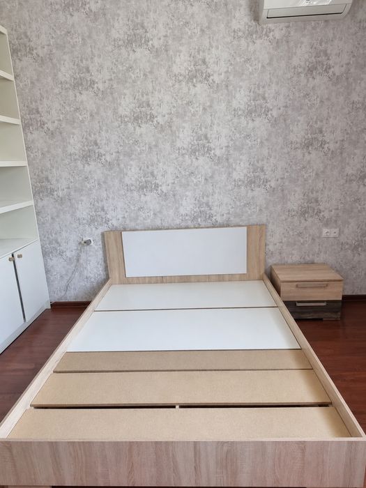 Срочно кровать с тумбой