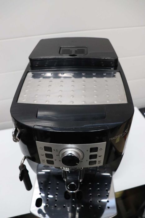 Кафеавтомат De'Longhi Magnifica S 1450W, 5вида напитки, 15бара