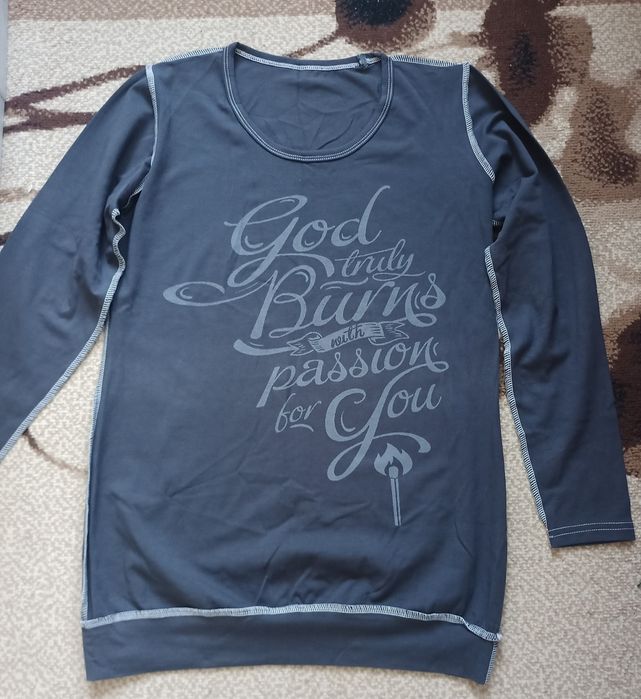 Дамска блуза с дълъг ръкав с ефектна щампа