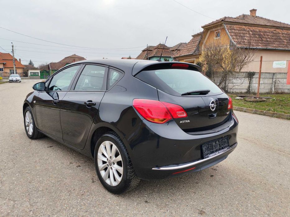 Opel Astra J 1.7 CDTI, Climatronic, Navi, an 2013