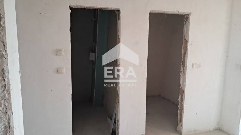 Тристаен апартамент за продажба, с голяма дневна, в новопостроена сгра