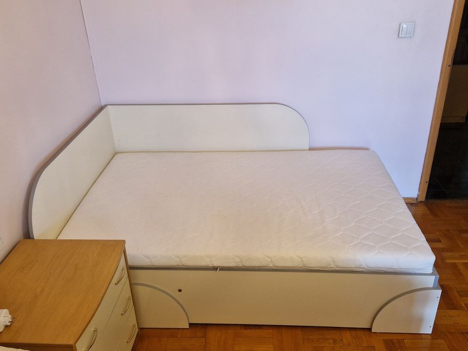Легло персон и половина с повдигащ механизъм и матрак