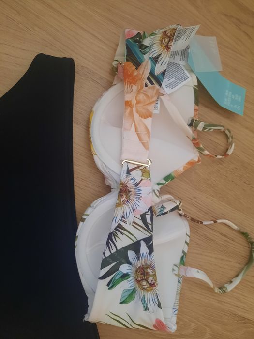 Нов бански от две части H&M