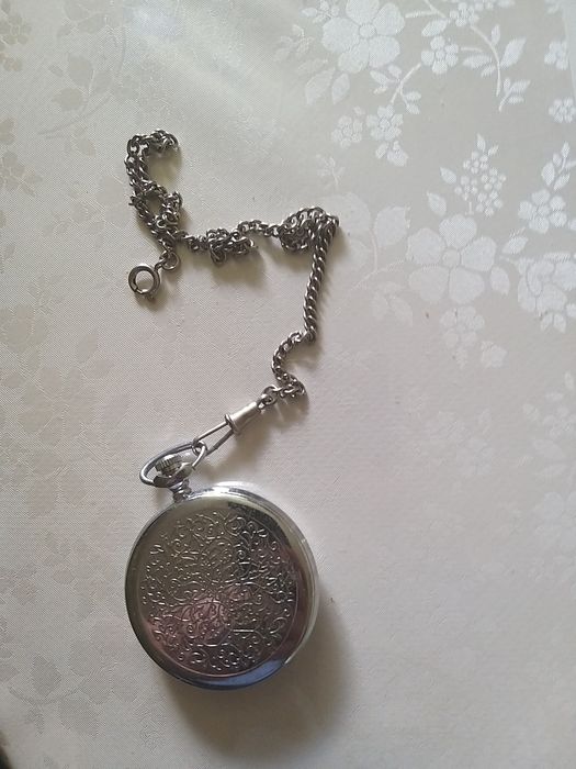 Продам часы. В рабочем состоянии.